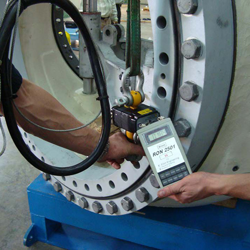 Yaw bearing is tested with a dynamometer